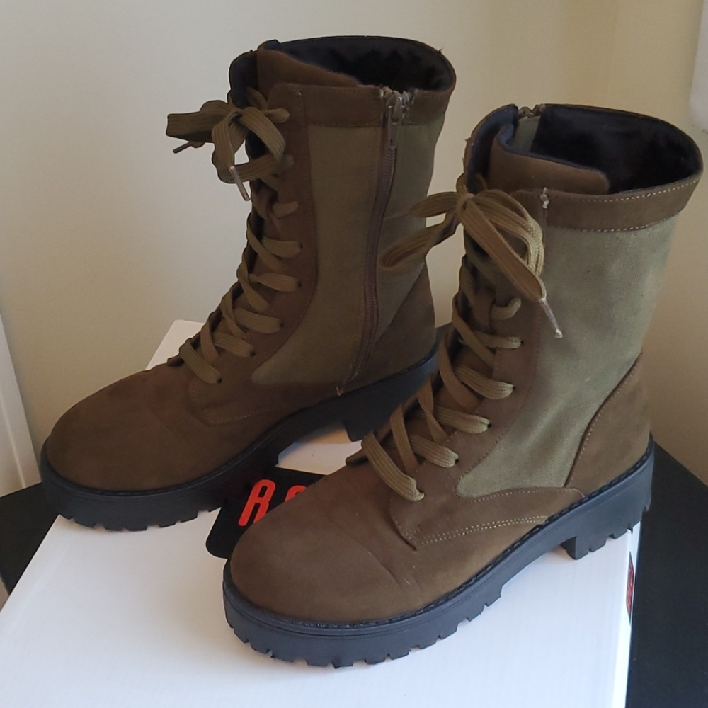 Olive green zip side boots womans size 6